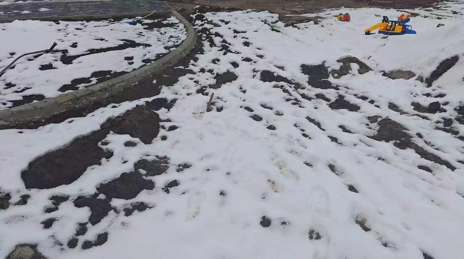 Založení trávníku výsevem Bukovice. Leveling, výsev trávníku. slideshow2